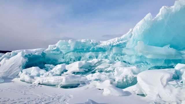 A large white-blue glacier. 