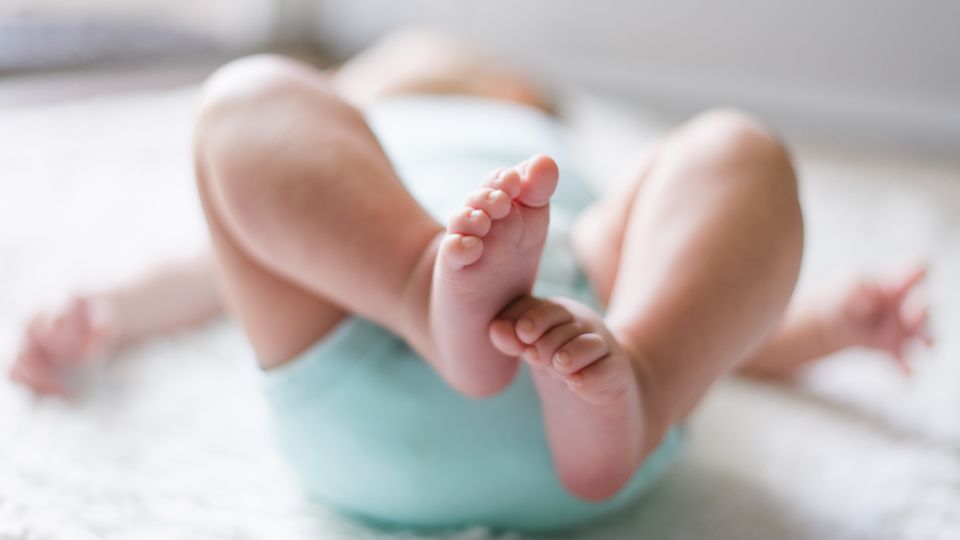 A babies feet.